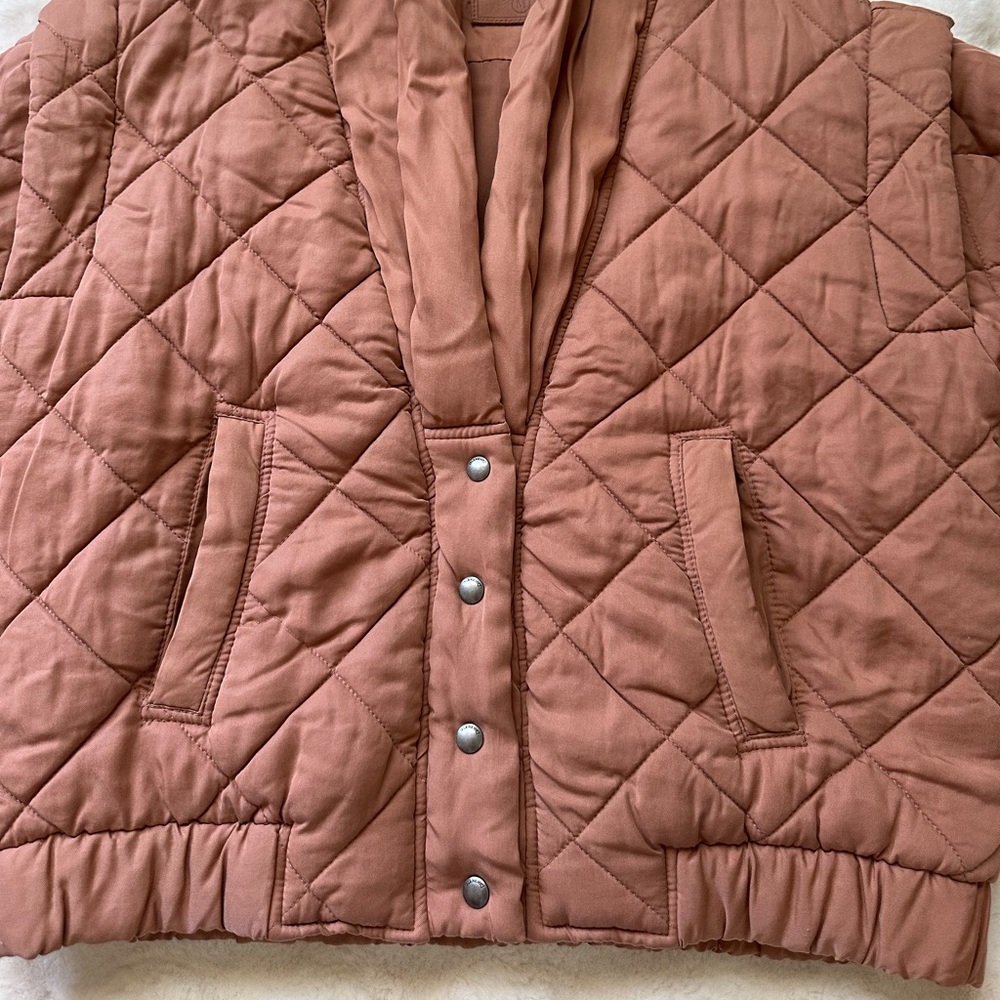 Cozy Blank NYC Women's Quilted Puffer Jacket - M. - Picture 3 of 11